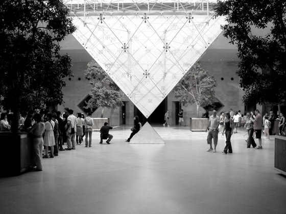 louvre pyramid